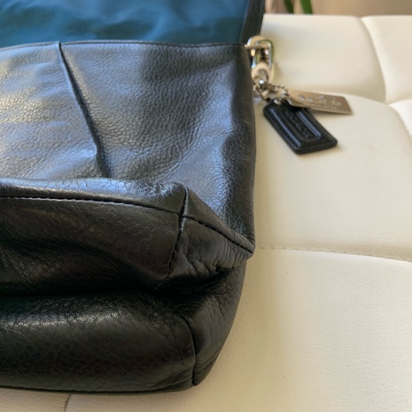 Limited addition, embossed, python snake skin, leather coach purse - Picture 11 of 16